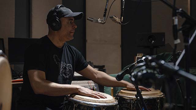 Mauricio Herrera playing congas